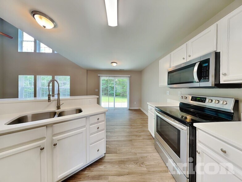 Building Photo - 703 Carly Court