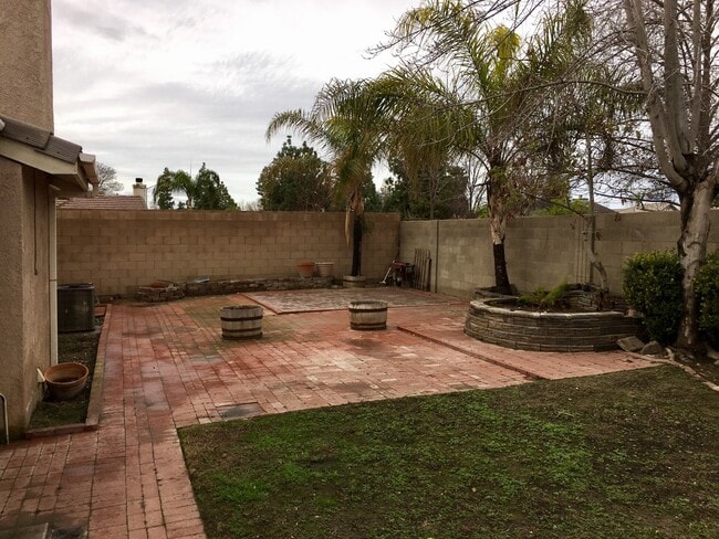 Building Photo - Silver Creek area. 4BD 2 BA. CLEAN,  NEWLY PAINTED