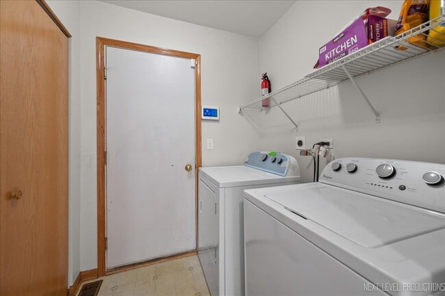 Building Photo - 360 Thomas Dr