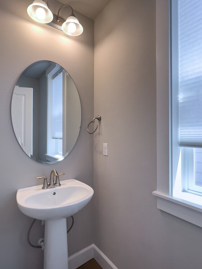 Building Photo - 3-Bedroom Home in Reed’s Crossing with Luxurious Primary Suite & Open Floor Plan, Fireplace, Wash...