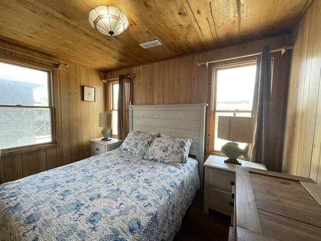 Building Photo - 57144 Lighthouse Rd