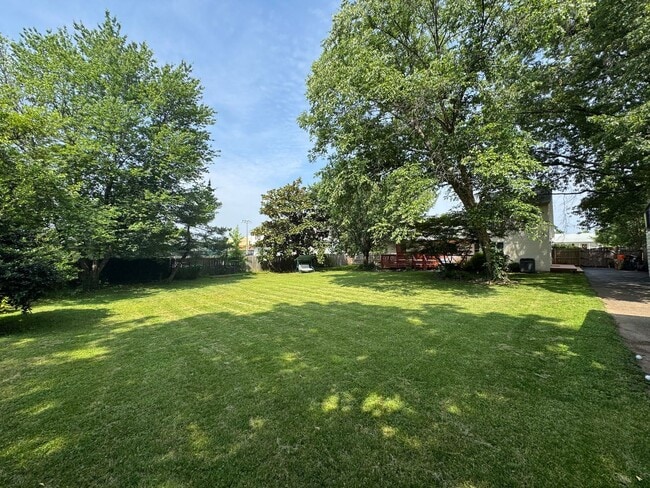 Building Photo - Beautiful 3 Bed 2.5 Bath Single Family Hom...