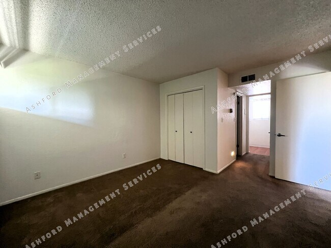 Building Photo - 7141 N 16th St