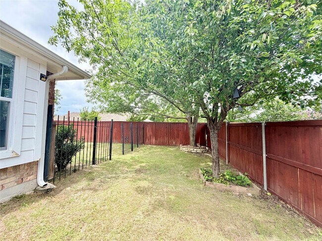 Building Photo - 15760 Scenic Rd