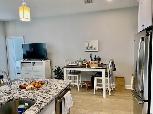 Building Photo - 77 Van Dam St