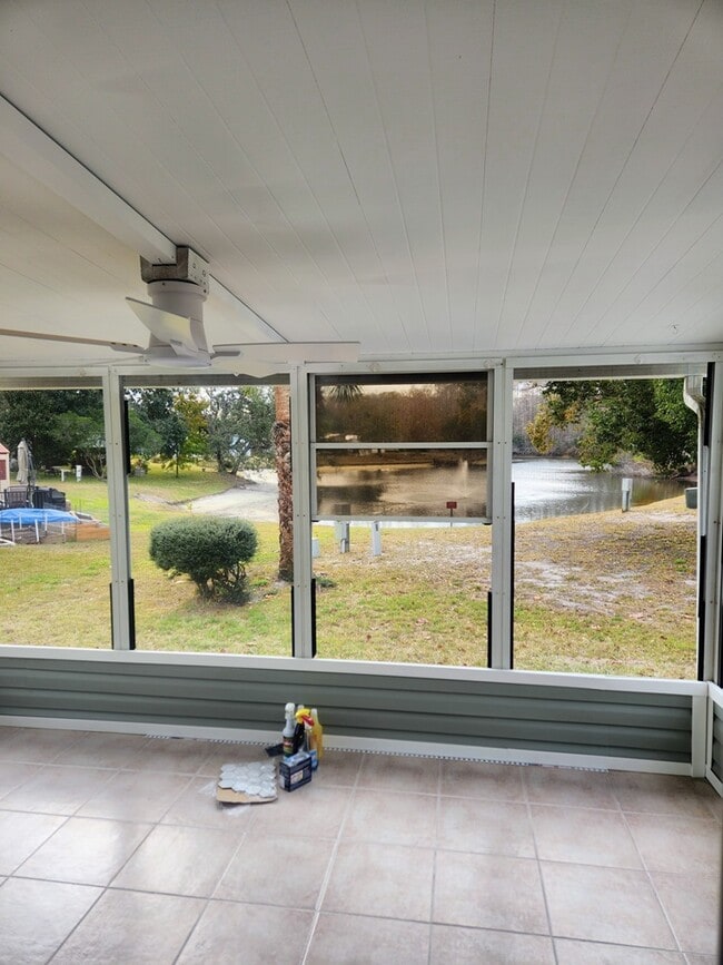 Building Photo - 10322 Andre Blvd