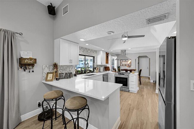 Building Photo - 8606 Arrowhead Dr