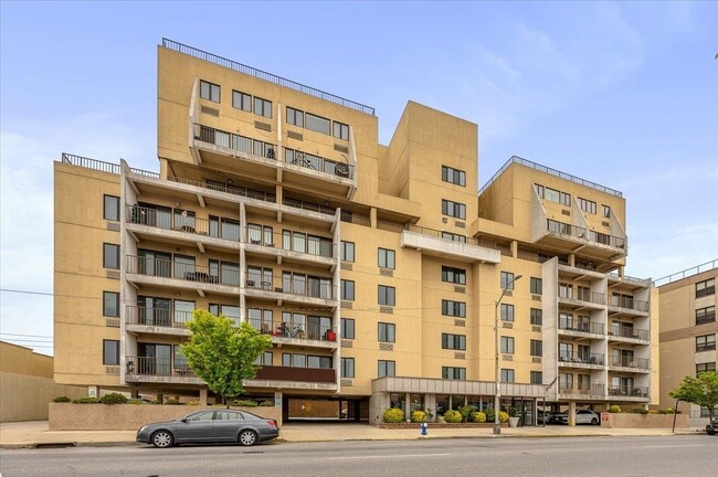 Primary Photo - 235 W Park Ave