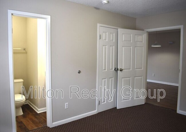Building Photo - 44 Fantasy Ln