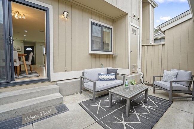 Building Photo - 842 Juno Ln