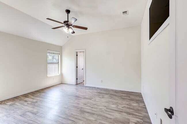 Building Photo - 7026 Chimney Hill Dr