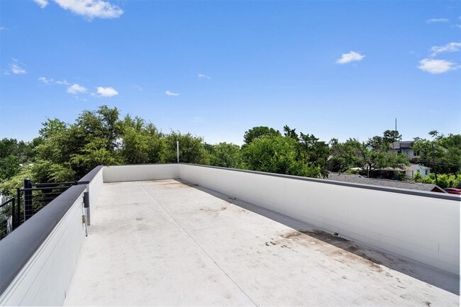 Building Photo - 4712 Reyes St