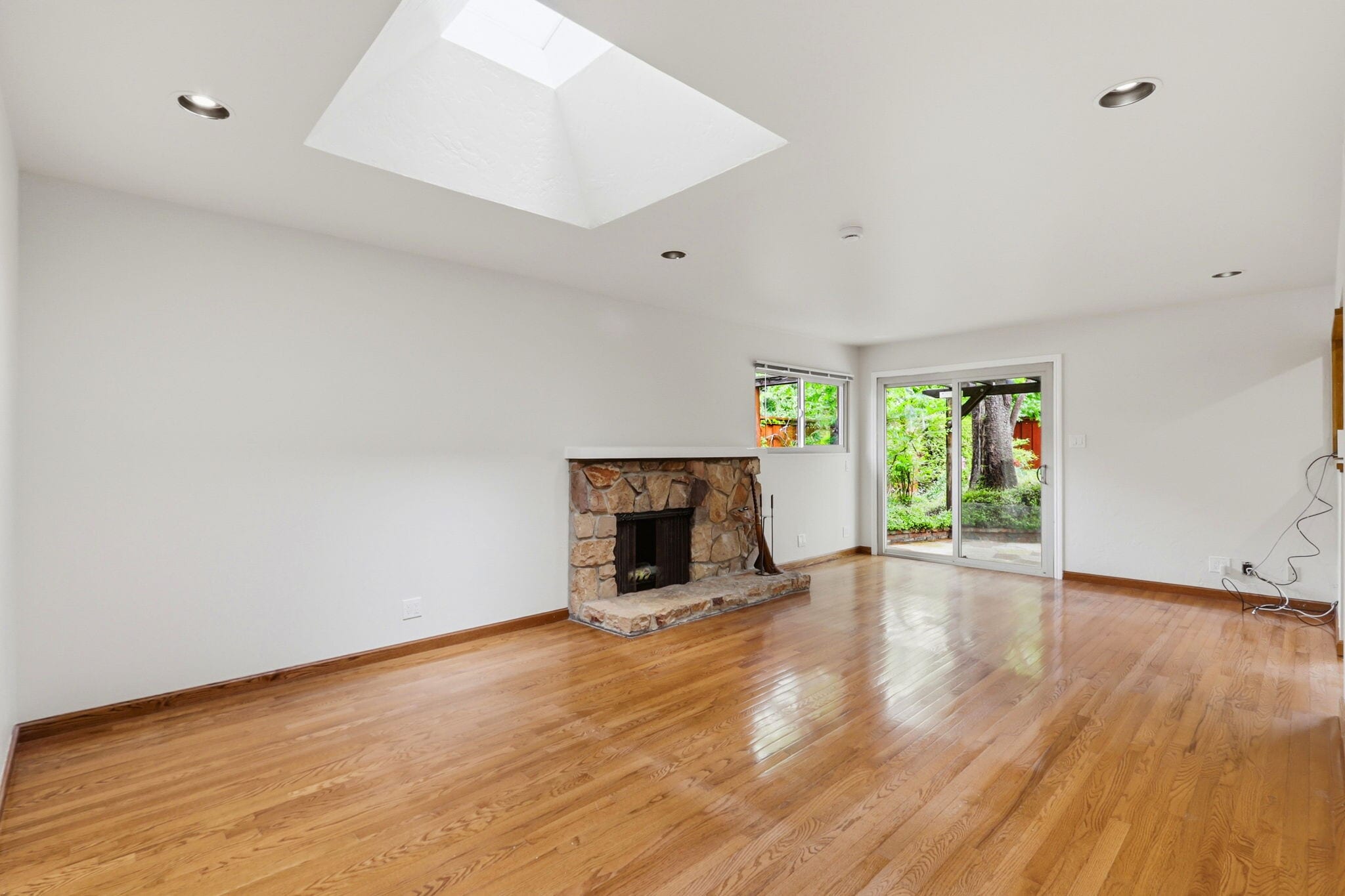 Building Photo - 927 Lorne Way