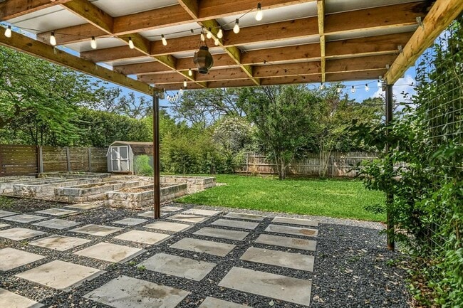 Building Photo - 306 Briarwood Trail