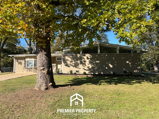 Building Photo - 2322 Rodgers Dr NE