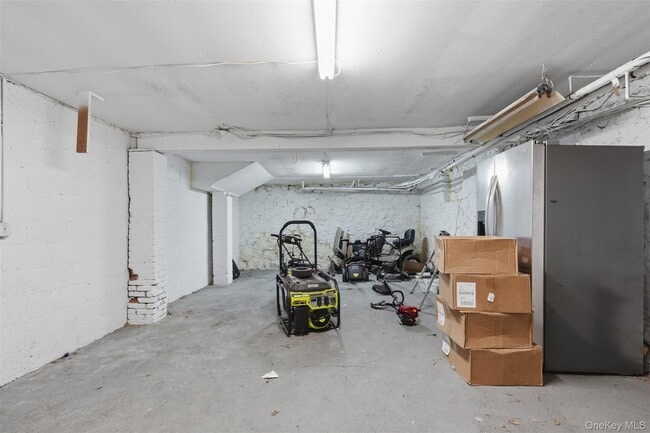 Building Photo - 11 Oakdale Manor