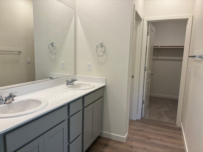 Building Photo - Brand New DR Horton Home!