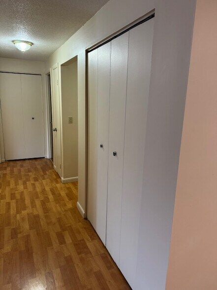 Building Photo - 655 Talcottville Rd