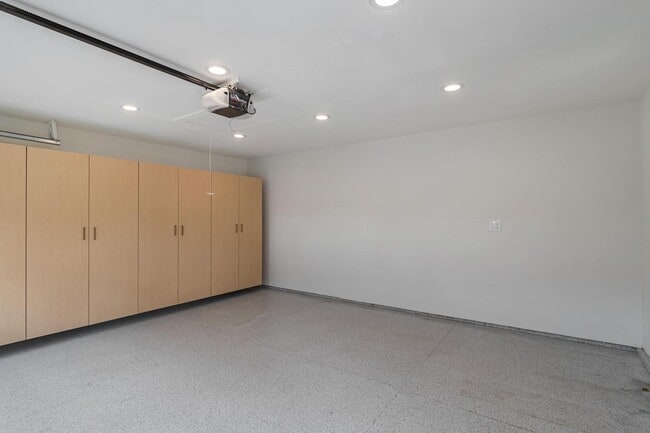 Building Photo - 130 Heather Ln