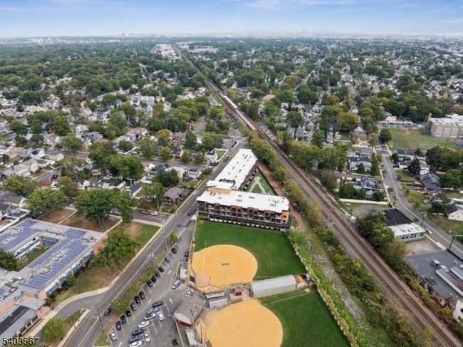 Building Photo - 140 W Webster Ave