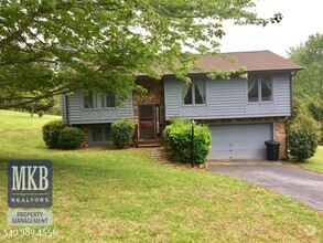 Building Photo - 3 Bedroom/2 Bath Home in SW County with Go...