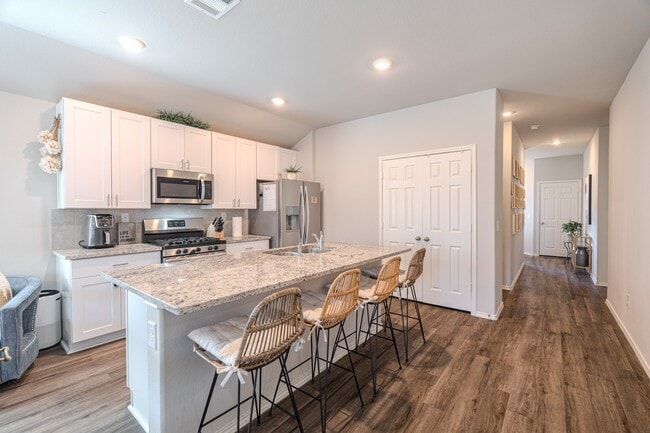 Building Photo - 26106 Halwell Mnr Ln