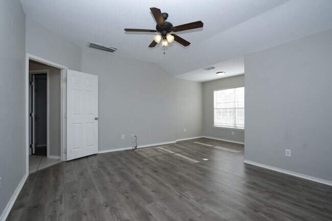 Building Photo - 18926 Piney Way Dr