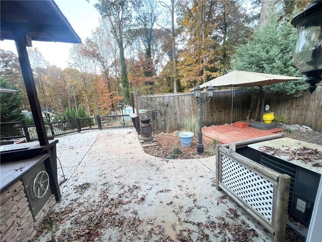 Building Photo - 2956 Spring Lake Dr