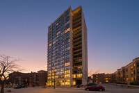 Building Photo - 1540 N La Salle Dr