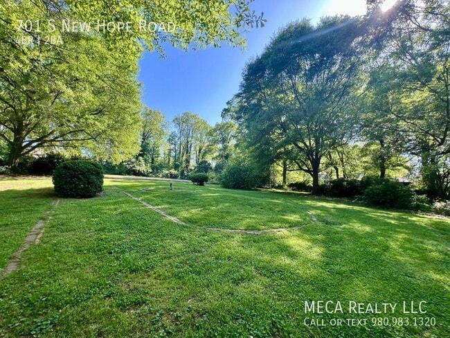 Building Photo - 701 S New Hope Rd