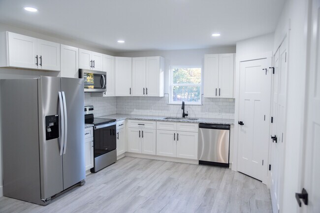 Building Photo - 605 Edna Graves Way