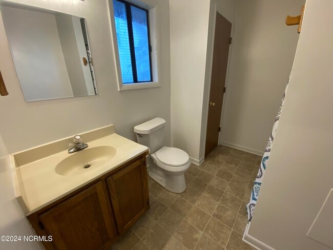 Building Photo - 612 Independence Dr