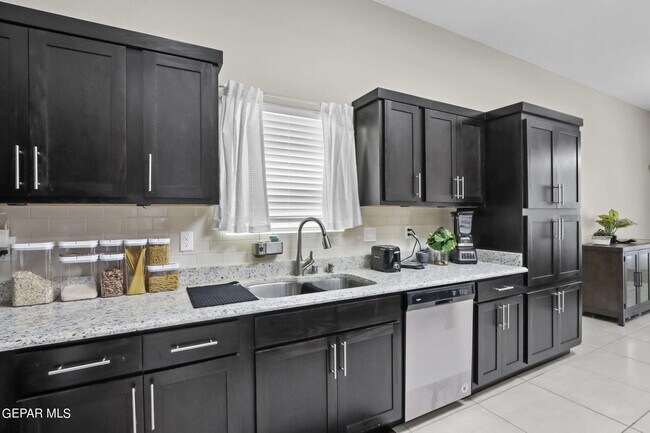 Building Photo - 629 Guy Meyers