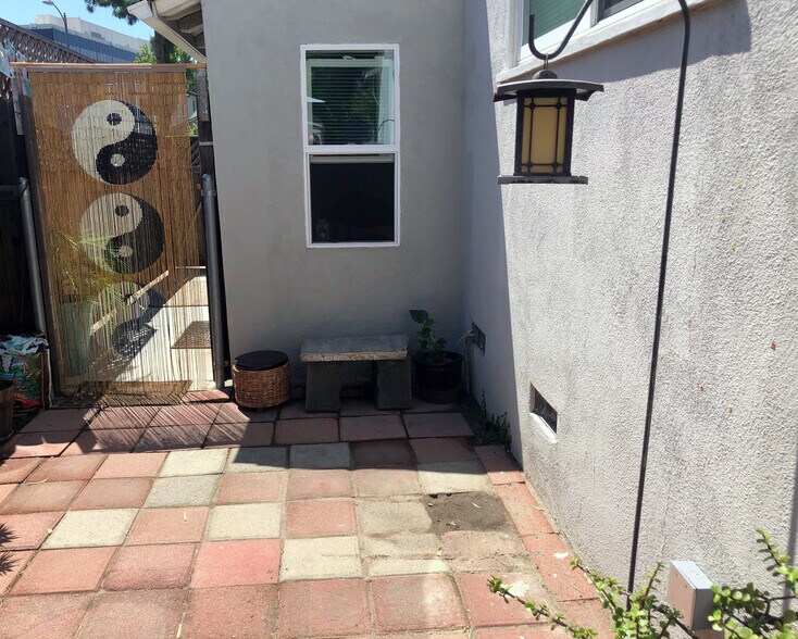 Private Patio - 22039 Gilmore St