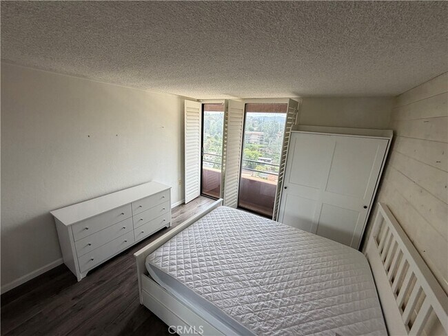 Building Photo - 24055 Paseo Del Lago W