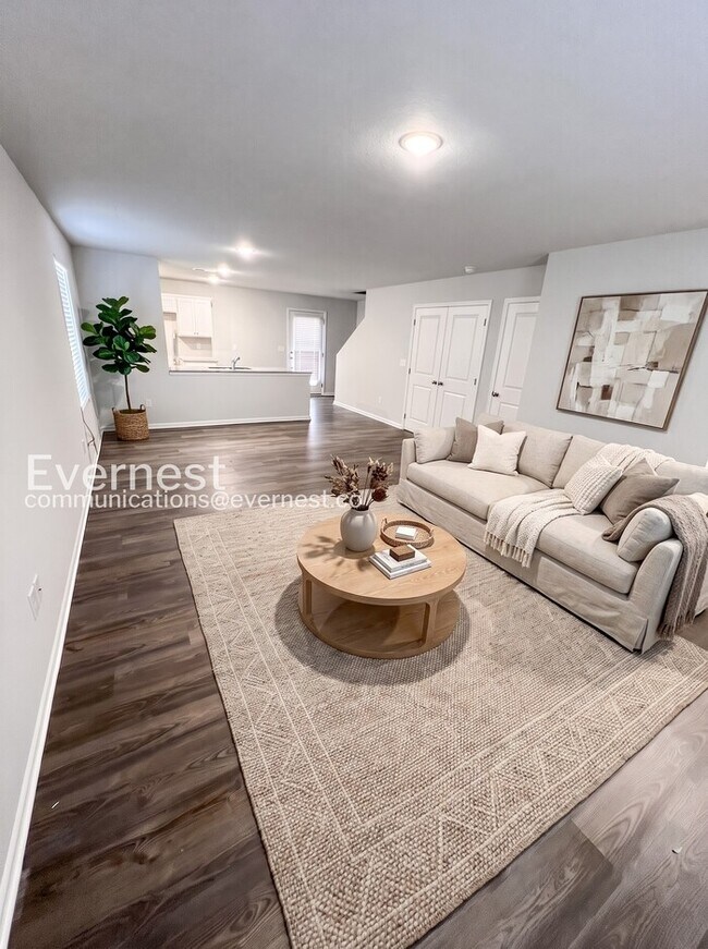 Building Photo - 3 Bed/2.5 Bath Home with Modern Amenities / Pet-Friendly / Coming Soon!