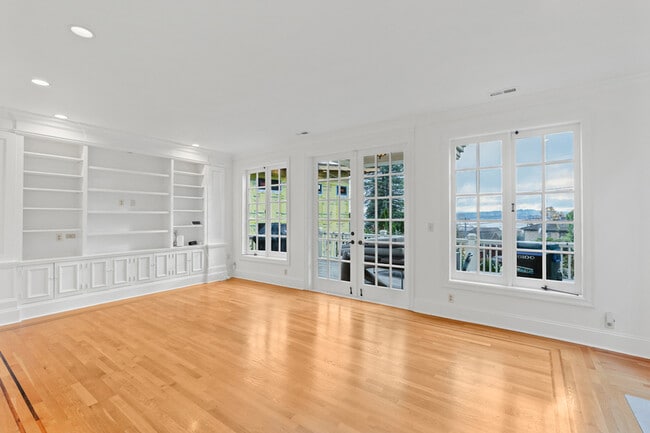 Building Photo - 1435 Newport Way