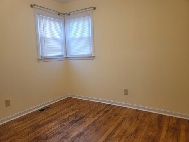 Building Photo - 5733 E Skinner St