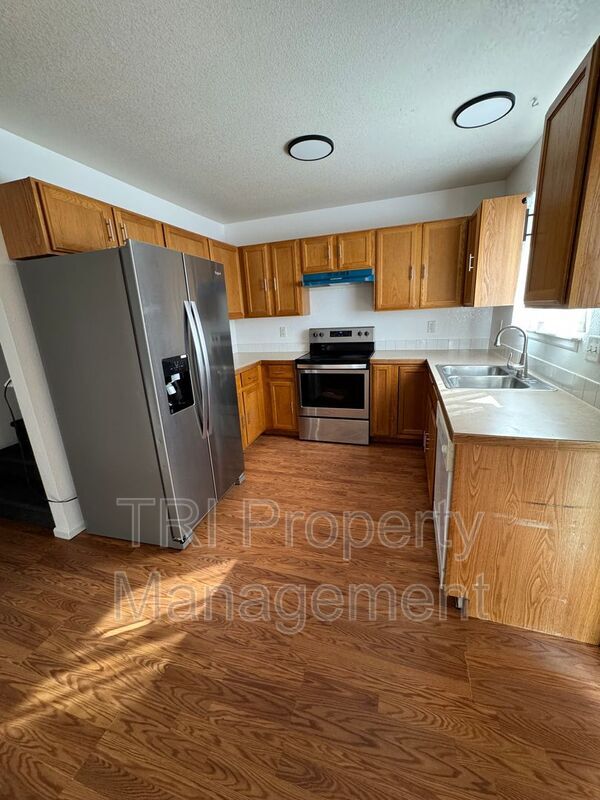 Building Photo - 2027 Birch Ave