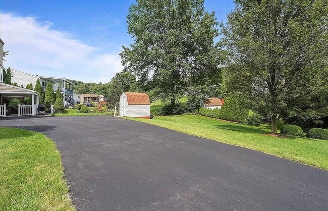 Building Photo - Charming Home! 4 Bedroom 2.5 Bathroom - Hopewell