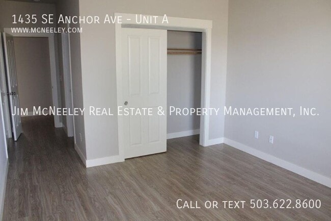 Building Photo - 1435 SE Anchor Ave