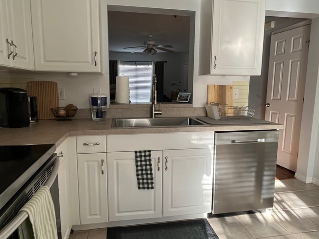 Building Photo - 2636 SW 35th Pl