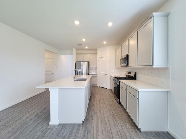 Building Photo - 21627 Royal Jett Dr