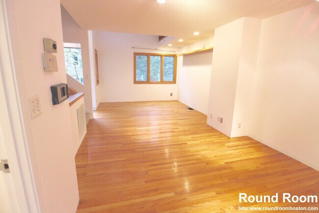 Primary Photo - 17 Fresh Pond Pky