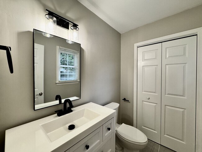 Building Photo - 4-Bedroom Home In Great Neck Meadows! Ready NOW!!! Fenced Backyard! HUGE Corner Lot! Dog Friendly!