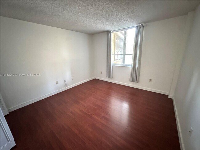 Building Photo - 6861 SW 147th Ave