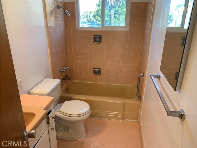 Building Photo - 528 Cedar Ave