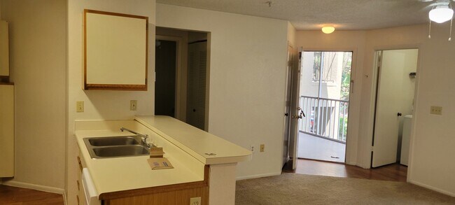 Building Photo - Large one bedroom condo
