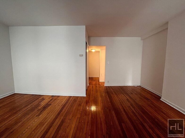 Primary Photo - EAST 55 STREET