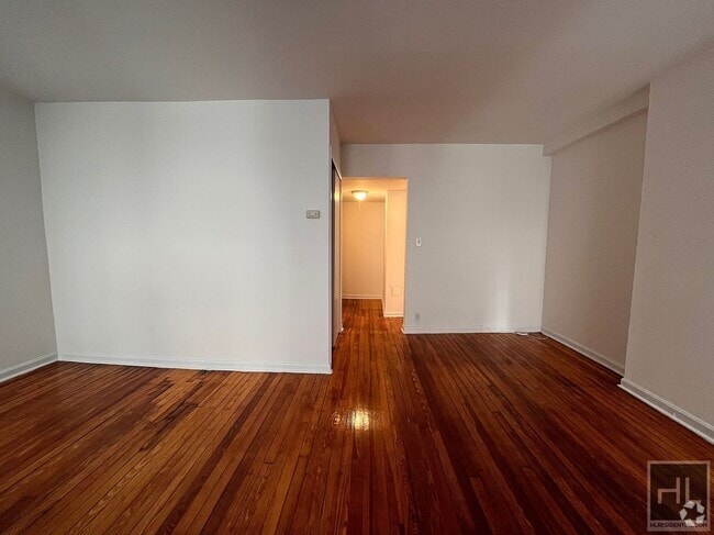 Building Photo - 159 E 55th St
